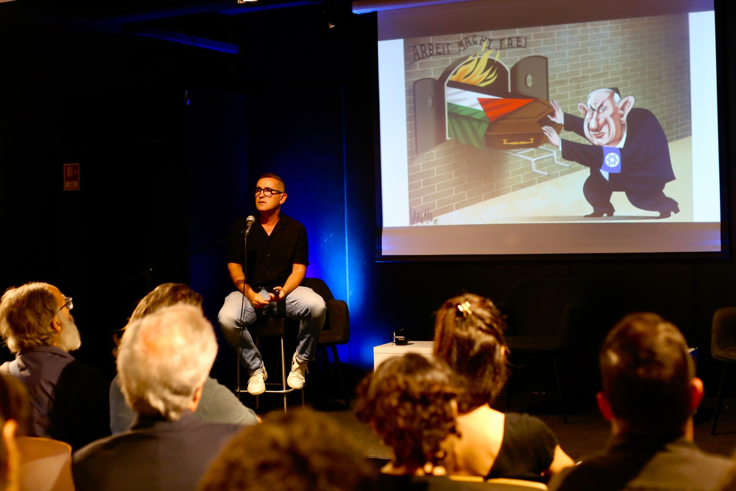 Warm up Fnac Chiado Vasco Gargalo em Cartoon Politico o poder da narrativa visual Curadoria Nuno Saraiva